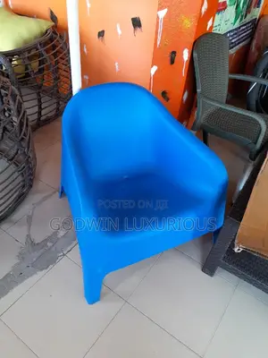 Big Plastic Chairs for Restaurants