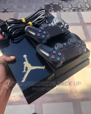 Super Neat UK Used Ps4 Fat With 1 Controllers