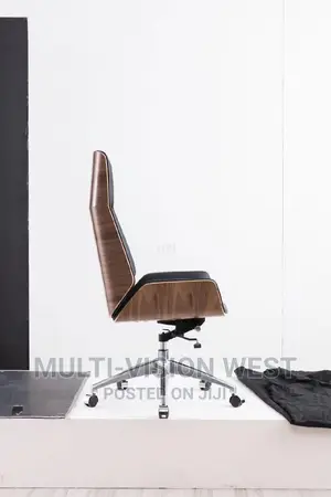 Boss Swivel Chair