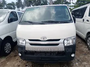 Toyota HiAce 2013 White