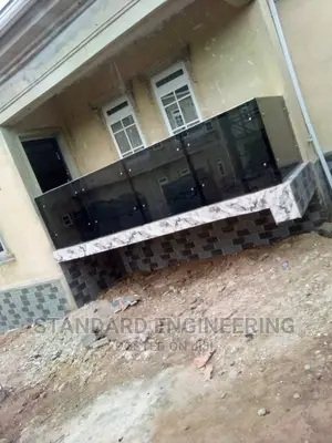 10mm Thick Glass Rails