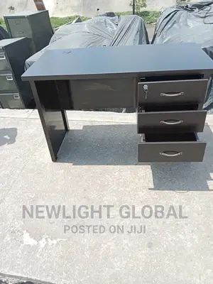 4 Ft Office Table