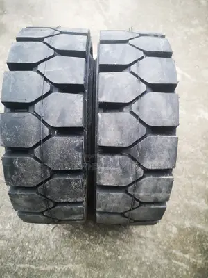 28x9-15 Solid Rockbuster