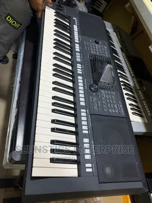 Original Yamaha PSR S750 Keyboard/Piano