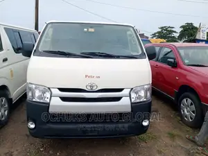 Toyota HiAce 2012 White