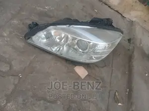 C300 2010 Direct Tokunbo Headlight