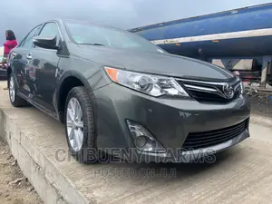 Toyota Camry XLE 4dr Sedan w/Prod. End 11/13 (3.5L 6cyl 6A) 2014 Ivory