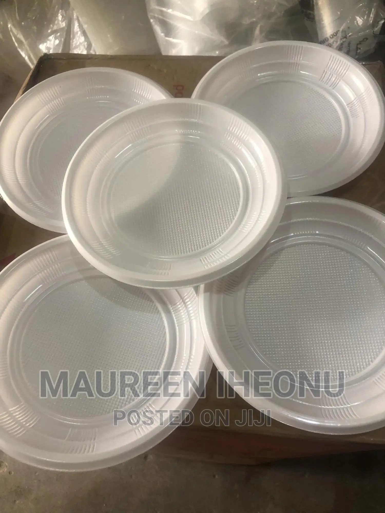 Small Flat Plastic Plate - 25 PCS