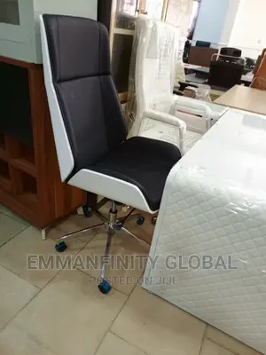Ergonomic Swivel Leather Chair