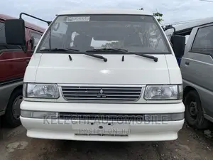 Mitsubishi L300 2004 White