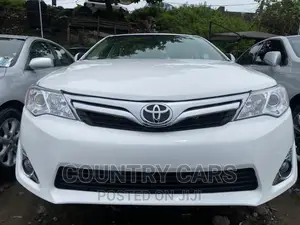 Toyota Camry XLE 4dr Sedan (2.5L 4cyl 6A) 2012 White