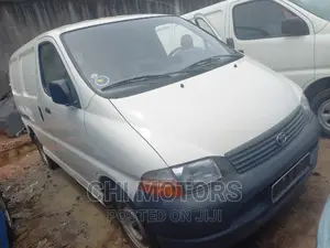 Toyota HiAce 2006 White