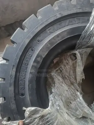 8.25-15 Solid Forklifts Tyre