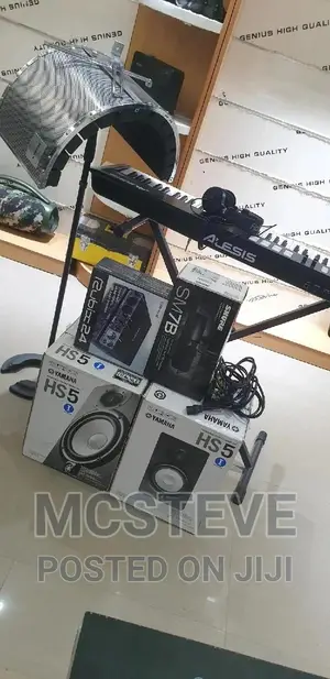Roland Audio Interface Soundcard With Studio Equipments