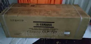 Yamaha Clavinova CLP-725 Digital Piano
