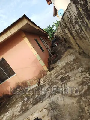 1bdrm Block of Flats in Awesu Estate, Igbogbo for rent