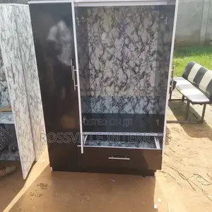 Classy 4ft by 6ft Wardrobe for Adults