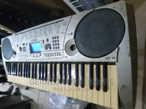 Uk Used Yamaha Ez-30 Keyboard