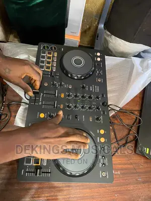Ddj Flx4
2 Channel Dj Controller Turntable