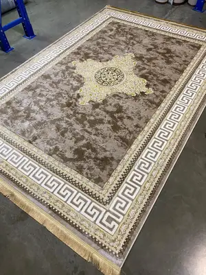 Quality Center Rug Available in 4by6, 5by7