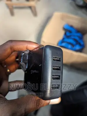Amazonbasic Charger 4 Port