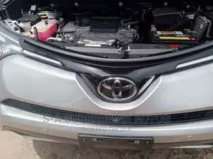 Toyota RAV4 XLE AWD (2.5L 4cyl 6A) 2016 Silver