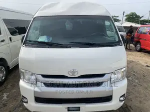 Toyota HiAce 2018 White