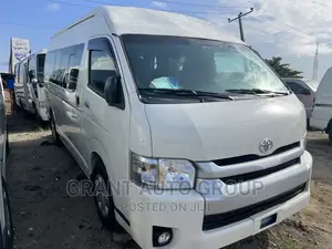 Toyota HiAce 2018 Beige