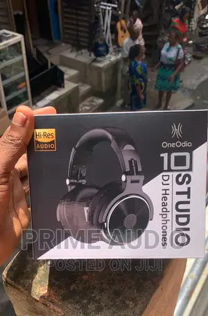 One Odio Studio Headphones for Studio Recording DJ