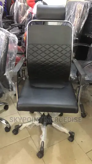 Vigor Swivel Chair With Headrest