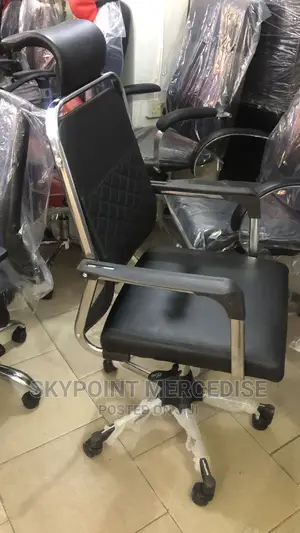Vigor Swivel Chair With Headrest