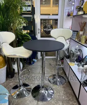 Top Quality Cocktail Table and 2 Chairs