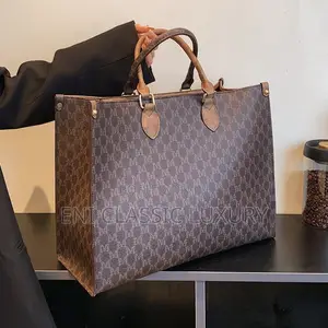 Original Luxury Outfit for Women Bags Available in Store