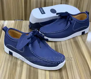 Trendy Men's Wallabees
