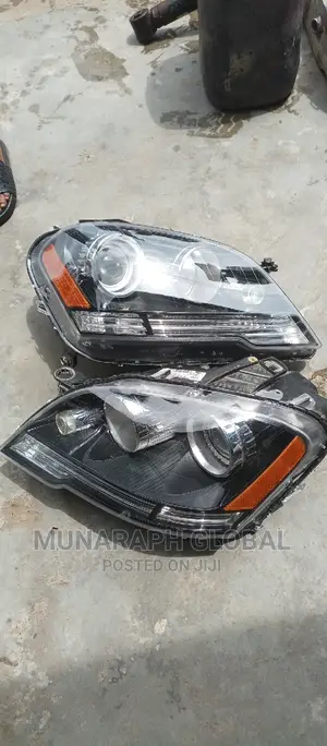 2011 Model Mercedes Benz ML 350 Led/Charger Headlight Set.