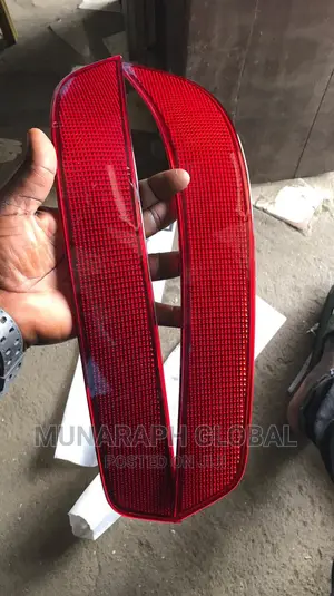 2010 Model Mercedes Benz ML 350 Back Bumper Reflector.