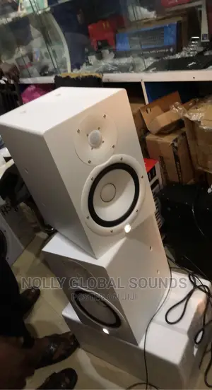 YAMAHA HS8 Studio Monitor Pair (White)And Pair Monitor Stand