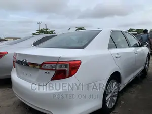 Toyota Camry XLE 4dr Sedan w/Prod. End 11/13 (2.5L 4cyl 6A) 2014 White