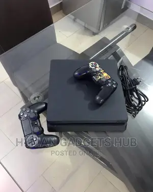 Super Neat UK Used Ps4 Slim With 2 Controllers