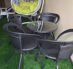 Restaurant Chair With Center Table