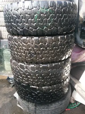 Good Quality an Tyres of Ur SUV Jeep