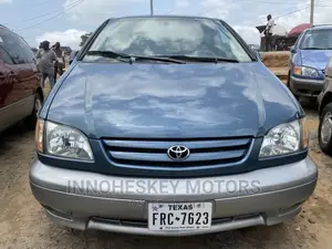 Toyota Sienna XLE 2002 Green