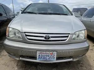 Toyota Sienna XLE 2002 Gold