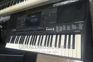 UK Used Yamaha PSR-E453 Keyboard