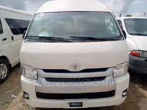 Toyota HiAce 2019 White