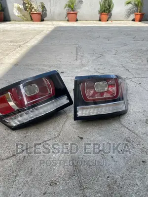 Clean Set of Tail Light Range Rover Sport 2016