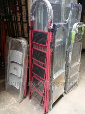 5 Steps a Frame Red Ladder