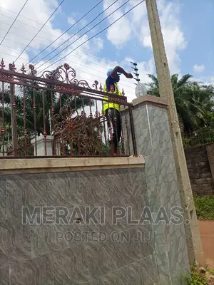 Electric Fence Installer (100 by 100)