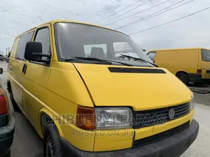 Volkswagen Transporter 2002 Yellow
