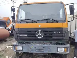 Mercedes Benz Hiab 10 Tons